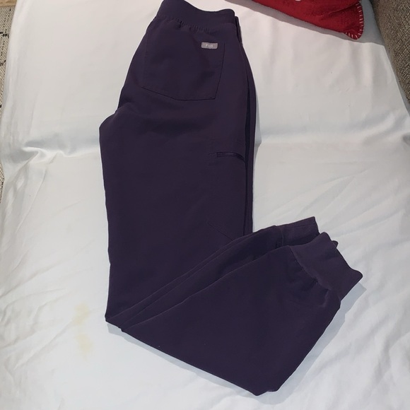 Gently Loved Zamora Style Jogger Scrub Pants Technical Collection by FIGS - Picture 4 of 8